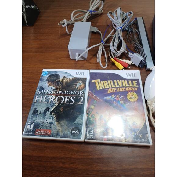 Nintendo Wii Consol Bundle Medal Of Honor/Thrillville Tested And Played - Picture 2 of 9